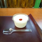 担担麺や 天秤 - 通常の2.5倍盛り杏仁豆腐