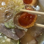 RAMEN ガモウスマイル - 味玉。良い色合いですね♪