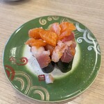 回転寿し トリトン - 海鮮爆弾軍艦　242円