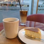 4番目の珈琲店 - ベイクドチーズケーキとブレンドL