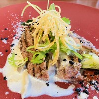 トラットリア イル レガーロ - ◼︎ 国産豚肩ロース肉のロースト　～キノコクリームソース〜