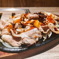 焼肉&手打ち冷麺 二郎 KANAYAMA - 【A5焼肉定食 】焼肉/冷麺Sサイズ/ごはん [おかわり自由]/キムチ 1760円