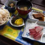 にしわき鮮魚店 - あわびの炊き込みご飯定食