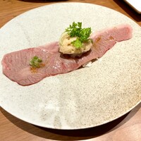 Chez Tetsu - 黒毛和牛のロースの炙り　お米のサラダ　黄わさびのソース　クレソン添え