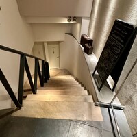 レストラン ラリューム - 階段降りて