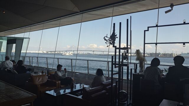 内観写真 : cafe&dining blue terminal - 日本大通り/カフェ | 食べログ