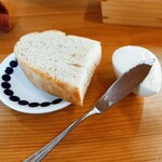 hygge - フォカッチャとホイップバター