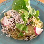 hygge - 刻み牡蠣としらすのアンチョビソース岩海苔風味パスタ