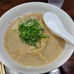 沈んで隠れてるが　　チャーシュー麺