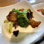 HACHIDORI - ソテーされたキノコ　下には白和えが‼️美味しい