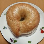 パンとワインの店 ぱんびーの - 全粒粉入りベーグル