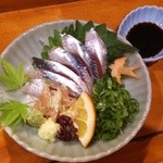 隠れ家Dinning　味杜 - 真いわし刺し(少なめ盛りで)　人参がツバメ型！