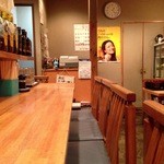 酒処 つがる - 201405　つがる　店内（座席より右まわり）⇒レジ前に「サービス品」が置いてあります(^_^)/