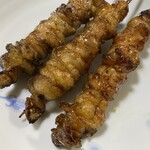 炭火やきとり 鳥信 - タレ焼きのかわに和芥子をつけるのが好きです