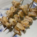 炭火やきとり 鳥信 - レモンを絞って頂きました