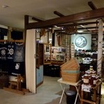 中村屋 - 売店コーナー、ぎゅっと詰まった魅力がたっぷり