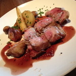 ラ・ピッチョリー・ドゥ・ルル - ランチコース（２，０００円＋税）のメイン「長谷川　自然熟成豚のロースト　マスタードソース」（コース価格に＋５００円＋税）２０１４年５月