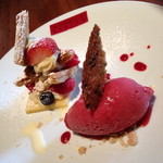 ラ・ピッチョリー・ドゥ・ルル - ランチコース（２，０００円＋税）の「シェフ気まぐれ本日のデザート」この日はいちごのミルフィーユ。２０１４年５月