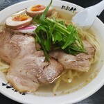 青竹手打ちラーメン　おお竹 - 塩ラーメン煮卵トッピング