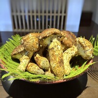 日本料理 TOBIUME - ◆店内に入ると､､まさかの「松茸様さま」が整然と並んで、出迎えてださいました。キャ～ッ。 素晴らしい特別ゲスト様。(≧◇≦)