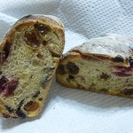 パンやきどころ RIKI - ブルーベリー・クランベリー・レーズンがたっぷり