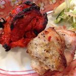 インドカレー クシ - チキンティッカとハーブチキン。クシランチより。