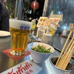 タイ屋台 999 - お通し429円と生（サントリー）