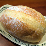 SANA - 「プレーン・クーペ」（260円）。糸島産小麦100％だそうです。