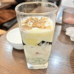 Ohayo SAIGON - グラスに入ったチェー、具沢山！