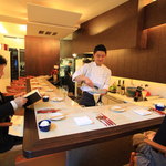 BRILLANTE IL SUZUKI - カウンターのみの店内