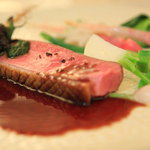 BRILLANTE IL SUZUKI - 「北海道産合鴨肉（スノーホワイトチェリバレー）の燻製ロースト 赤ワインのソース」