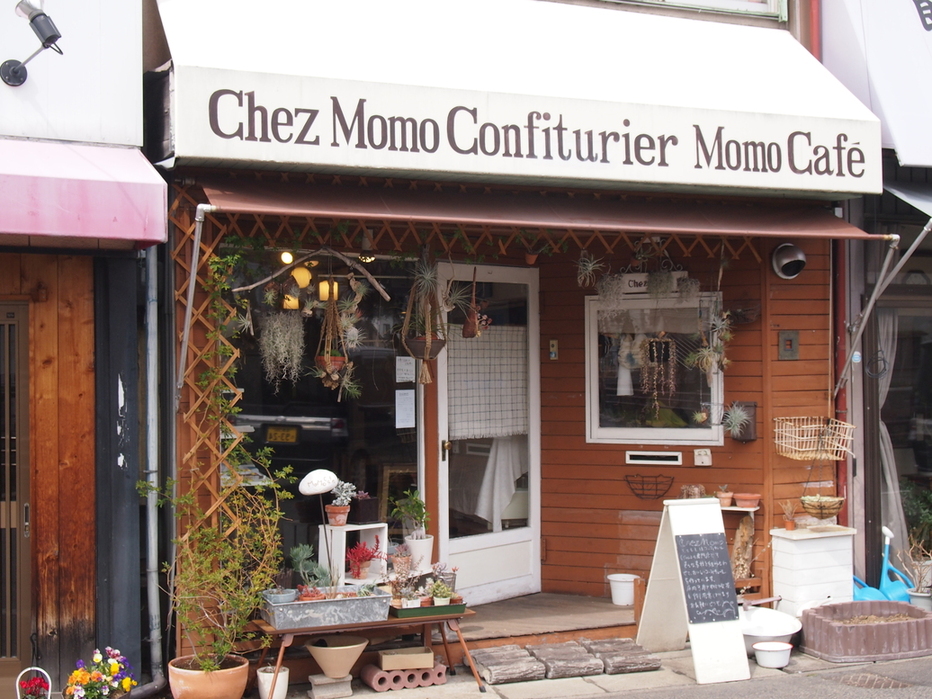 Momo Cafe name=