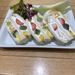 果実園 リーベル 新越谷VARIE店 - 10月のフルーツサンド。季節で果物かわります。