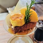 カフェ ひとあし - ■マンゴーのパフェ(2024年7月)