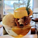 カフェ ひとあし - ■マンゴーのパフェ(2024年7月)