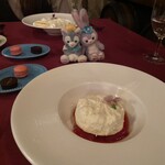 マゼランズ - 思いの外大きく、ちょっとしたホールケーキです。
                                誕生日をお伝えすれば、当日でもプレートをつけてもらえます。