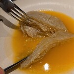 銀座 鮨 桃の木 - 巨大フカヒレ。