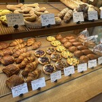 ブーランジェリー イマムラ - 商品ケース