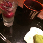 銀座 水野 - アメリカンチェリーのゼリー・抹茶のチョコ