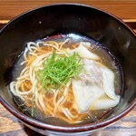 肉割烹 上 - ワンタンラーメン