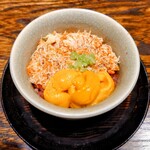 肉割烹 上 - セイコガニと塩水ウニとお肉の小丼
