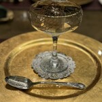 トゥ・ラ・ジョア イズム - 