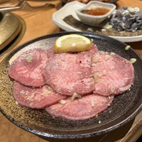 ホルモン焼肉 富や 栄店 - 