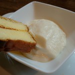 大西亭 - 優しい甘さがたまらない玉葱のムースミニデニッシュ添え