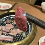 にくやのにかい - 牛肉は分厚いもも肉が柔らかい