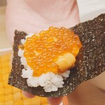 鮨 陸 - いくら雲丹巻