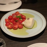 MAIMON GINZA - ブラータチーズとチェリートマトの力プレーゼ