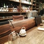 ふた夜の月 - カウンターの雰囲気♪