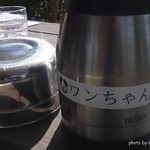 Ikegami Hommonji Oyasumi Dokoro - テラス席にはワンコ用のお水と器