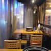 高幡不動 肉流通センター - 店外のビニールシートで覆われたテーブル席